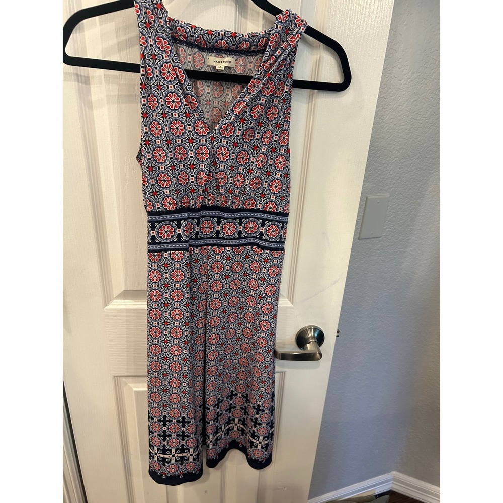 Max Studio Dress Red White Blue Medallion Print Sleeveless‎ V-Neck Knit Summer